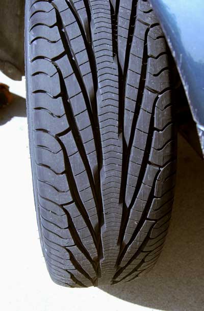 The business end of the Assurance showing the F1 GS-D3-like tread. Under that tread is the nylon overlay which stabilizes the the tire making it more rigid and less likely to transmit noise of the pitch that is annoying.