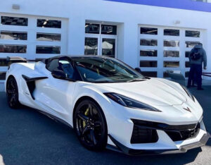 2023 Corvette Z06 in Arctic White